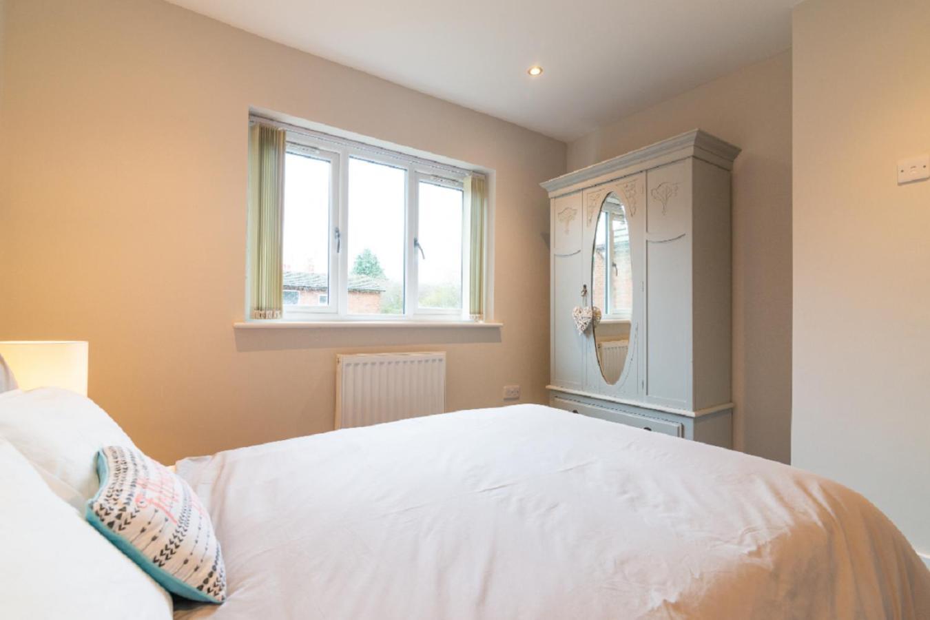 Beautiful 6 Bedroom Holiday Home, Manchester วิเทนชอว์ ภายนอก รูปภาพ