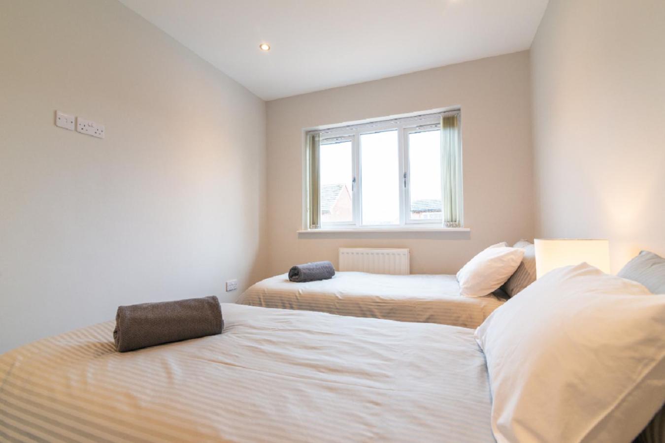 Beautiful 6 Bedroom Holiday Home, Manchester วิเทนชอว์ ภายนอก รูปภาพ