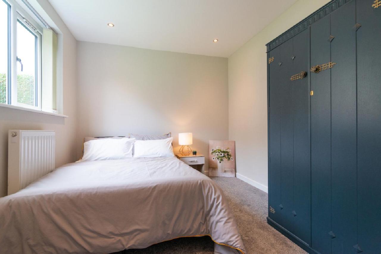 Beautiful 6 Bedroom Holiday Home, Manchester วิเทนชอว์ ภายนอก รูปภาพ